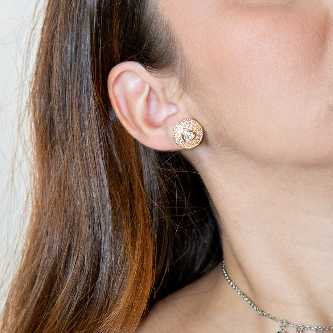 Brinco Redondo Cravejado Com Detalhe De Coração Banhado