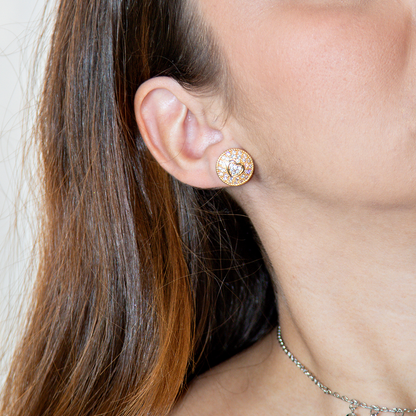 Brinco Redondo Cravejado Com Detalhe De Coração Banhado